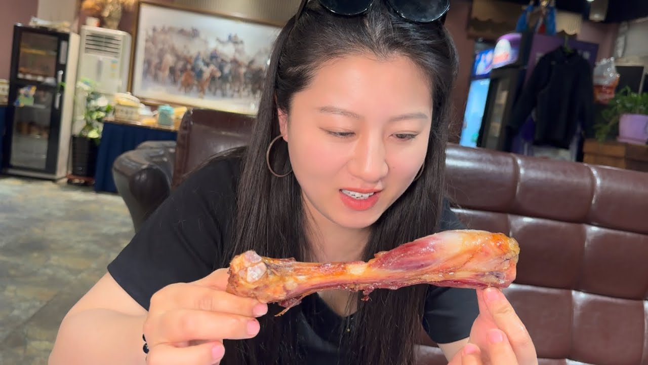 【寻尝姐妹】带你体验大口吃肉的快乐！在呼伦贝尔吃蒙餐自助，150元一位看看都能吃点啥