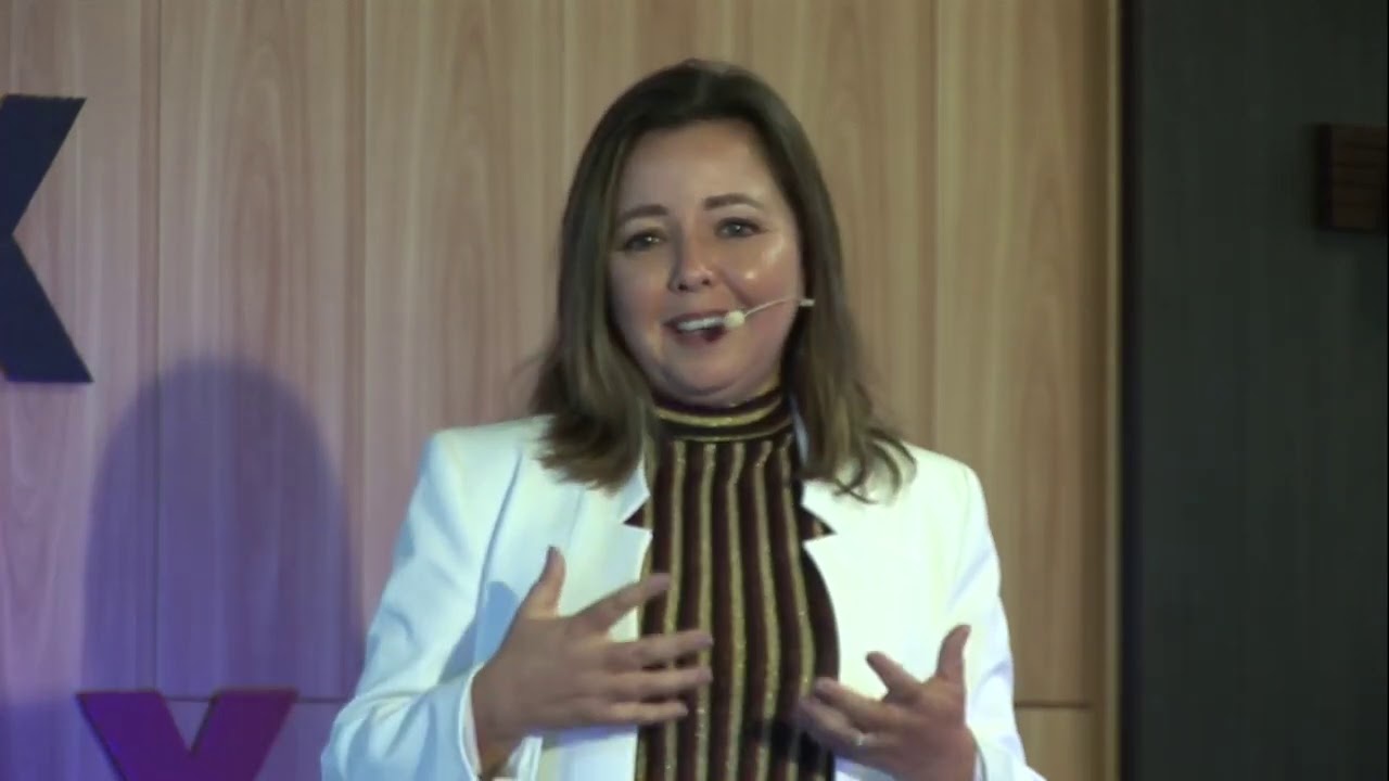 Como encontrei o equilíbrio depois de um diagnóstico psiquiátrico. | Dyene Galantini | TEDxRiodoSul
