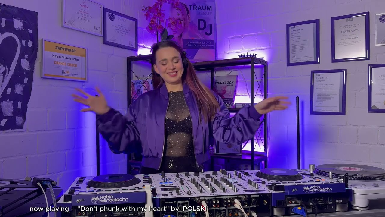 Techhouse & Dirty Grooves - QueenCast (Episode 2) - Katrin Mendelsohn Live DJ Mix