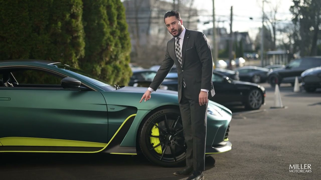 NEW ASTON MARTIN V12 VANTAGE WALK AROUND!!