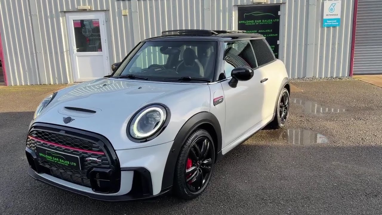 Mini 2.0 John Cooper Works - Comfort Plus Pack - Navigation Plus Pack - Panoramic Roof & More