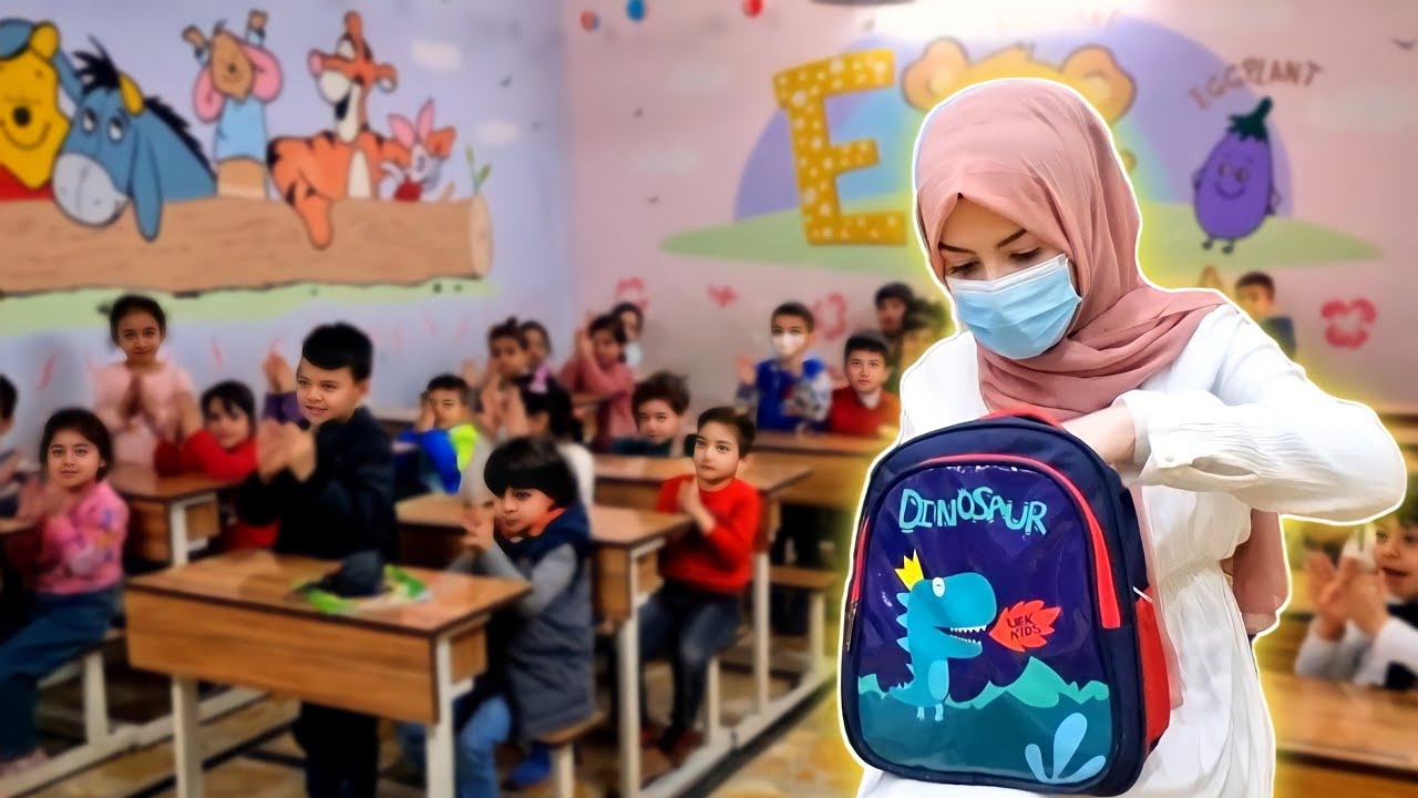 رجعت طفلة بالروضة مع الاطفال