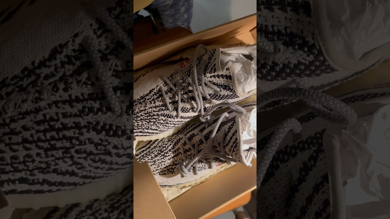 Yeezys 350 V2 Zebra 🦓 Unboxing