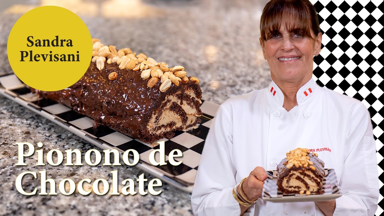 Pionono de chocolate relleno de crema de queso con maní con baño de ganache | Sandra Plevisani
