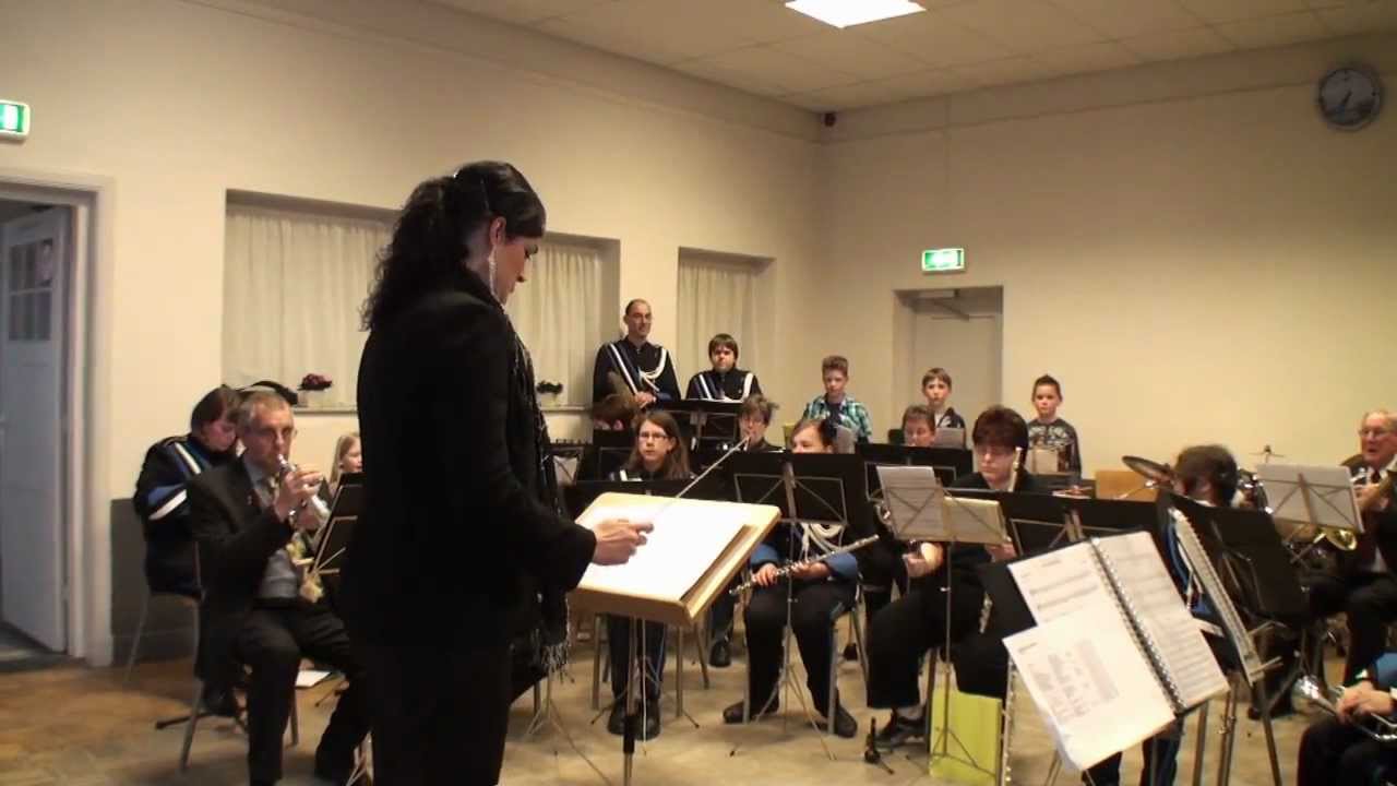 Muziekuitvoering Drumfanfare Hosanna Axel deel 1