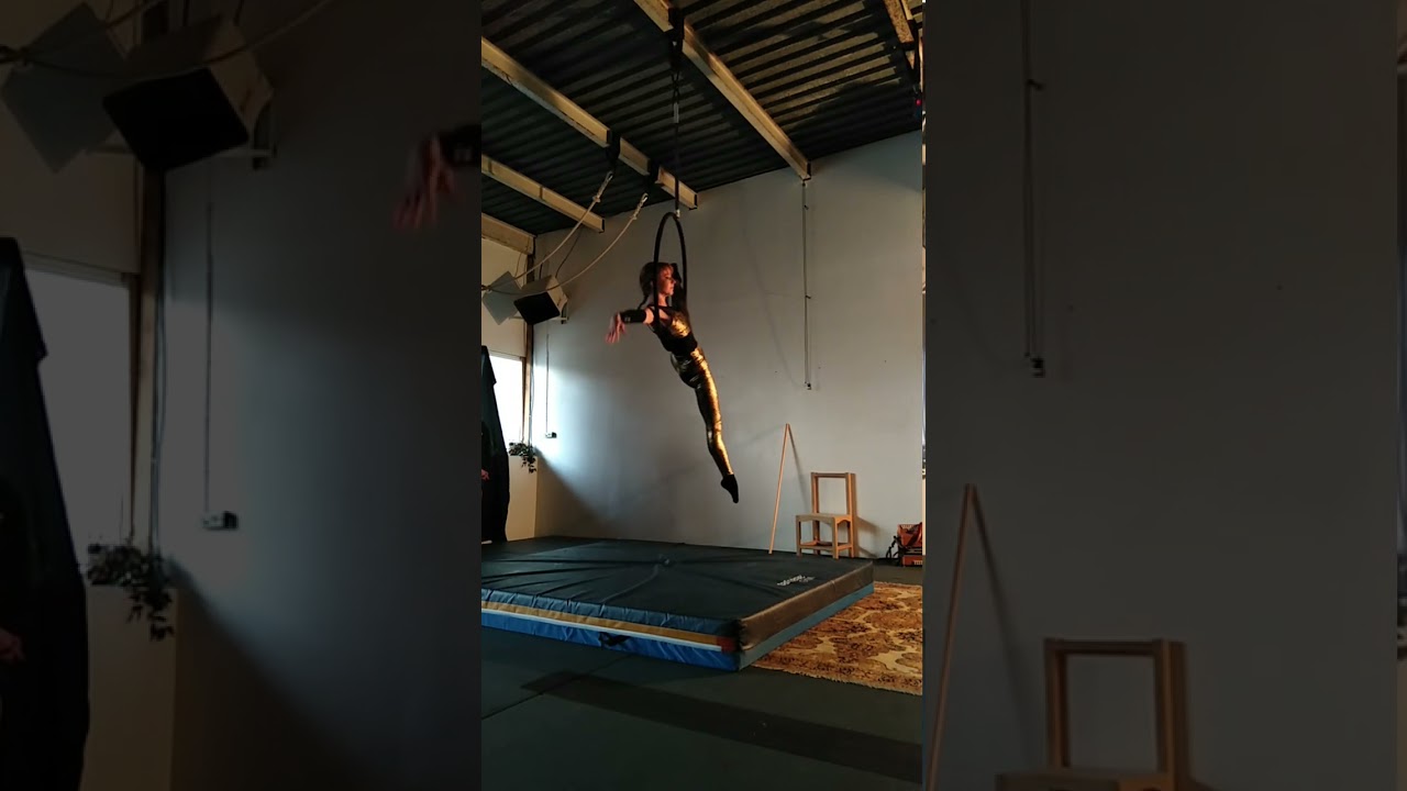 Aerial Hoop - Christmas routine - Carol of the Bells
