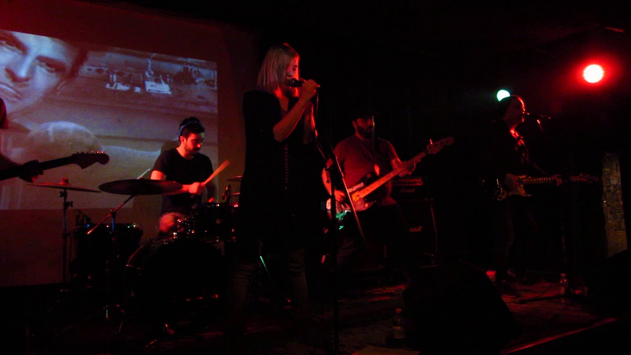 Bernays Propaganda - Лажи ме, лажи ме (live @ Gromka)