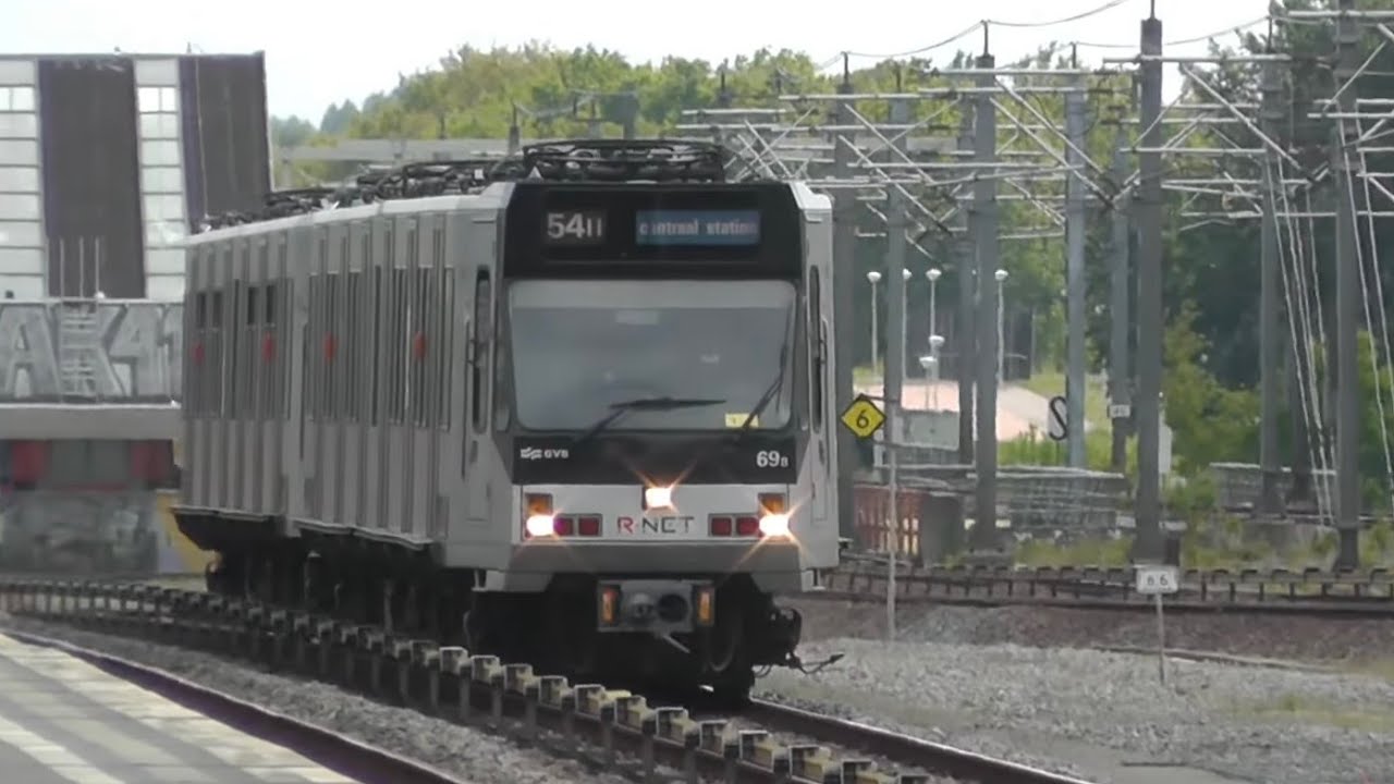 Treinen, bussen en metro's in Amsterdam Bijlmer ArenA - zaterdag 20 mei 2023