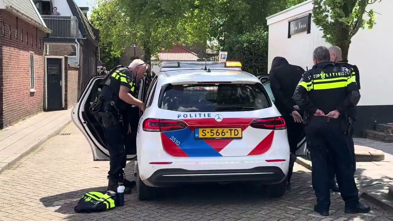 Politie valt woning in Hillegom binnen en arresteert bewoner