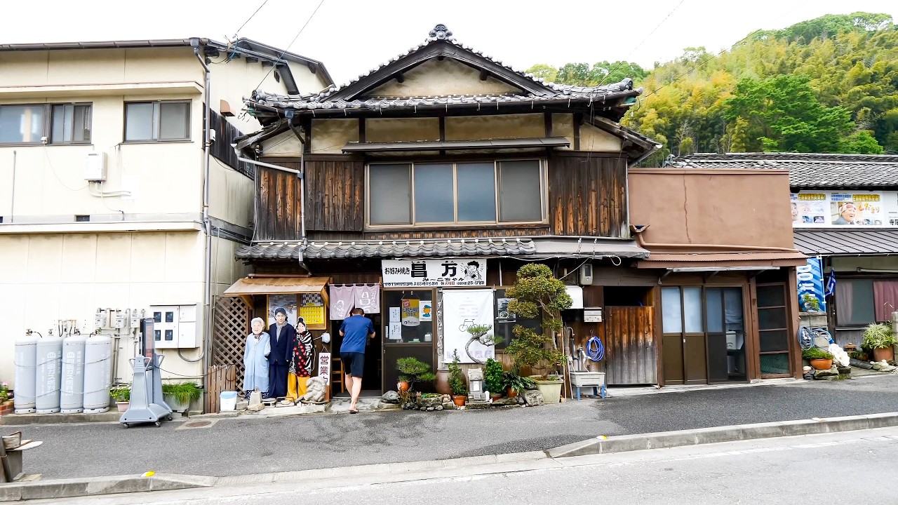 Why Is This 77-Year-Old Mom’s Giant Okonomiyaki So Popular?