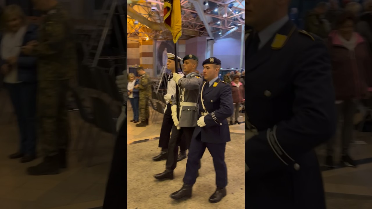 Das Wachbataillon der Bundeswehr marschiert durch die Basilika Sankt Pius X. 14.05.2023 #bundeswehr