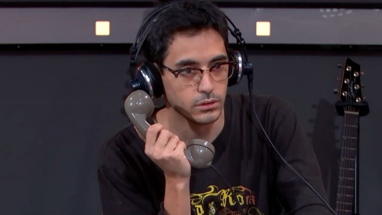 Valerio Lundini partecipa al quiz tutto da ridere di 610 - Rai Radio2 - Guarda che Radio!