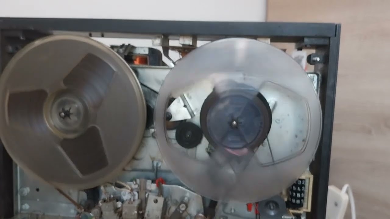 tesla b115 in reglaje pe masa de lucru