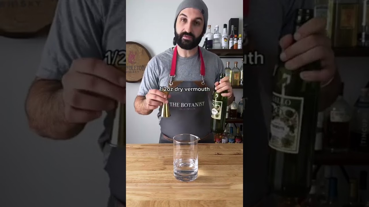 How to Make a Dirty Martini #martini #cocktailrecipes #mixology