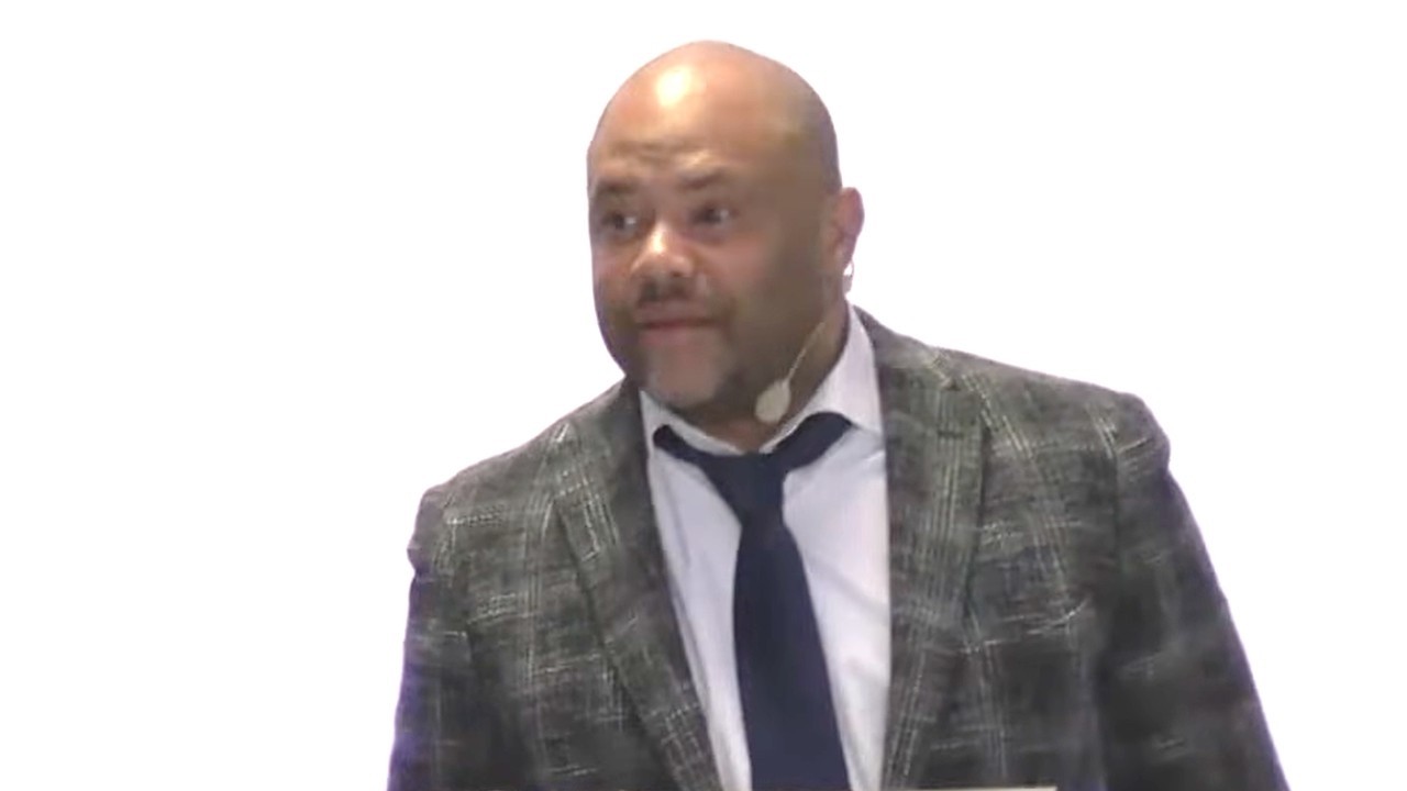 Onze Minister President die uit de kast is gekomen. Moeten we die....