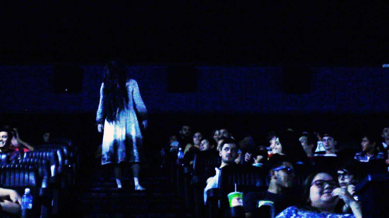 ENTREI NO CINEMA VESTIDO DE SAMARA (O CHAMADO 3)
