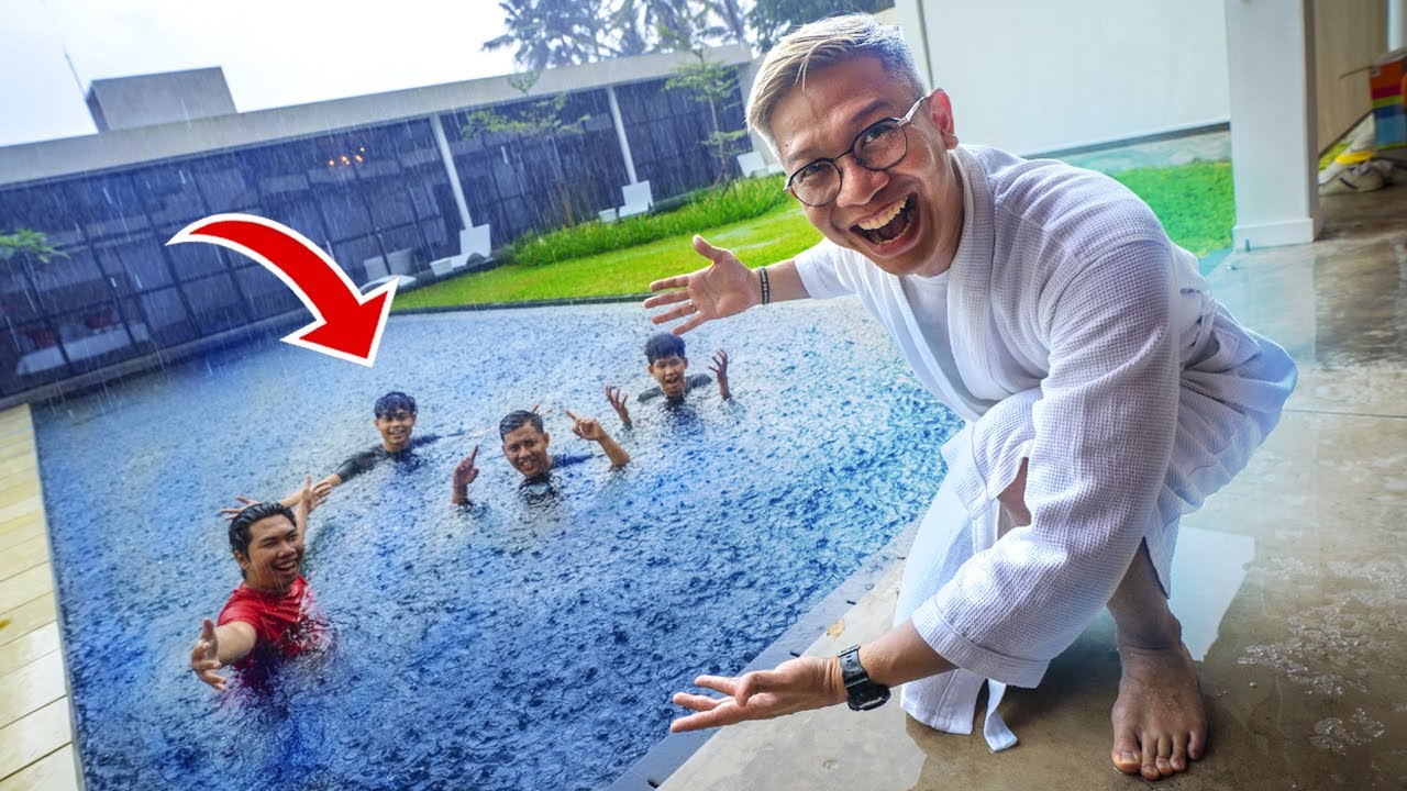 RENANG HUJAN2AN LANGSUNG BIKIN LOMBA KESERUAN!!
