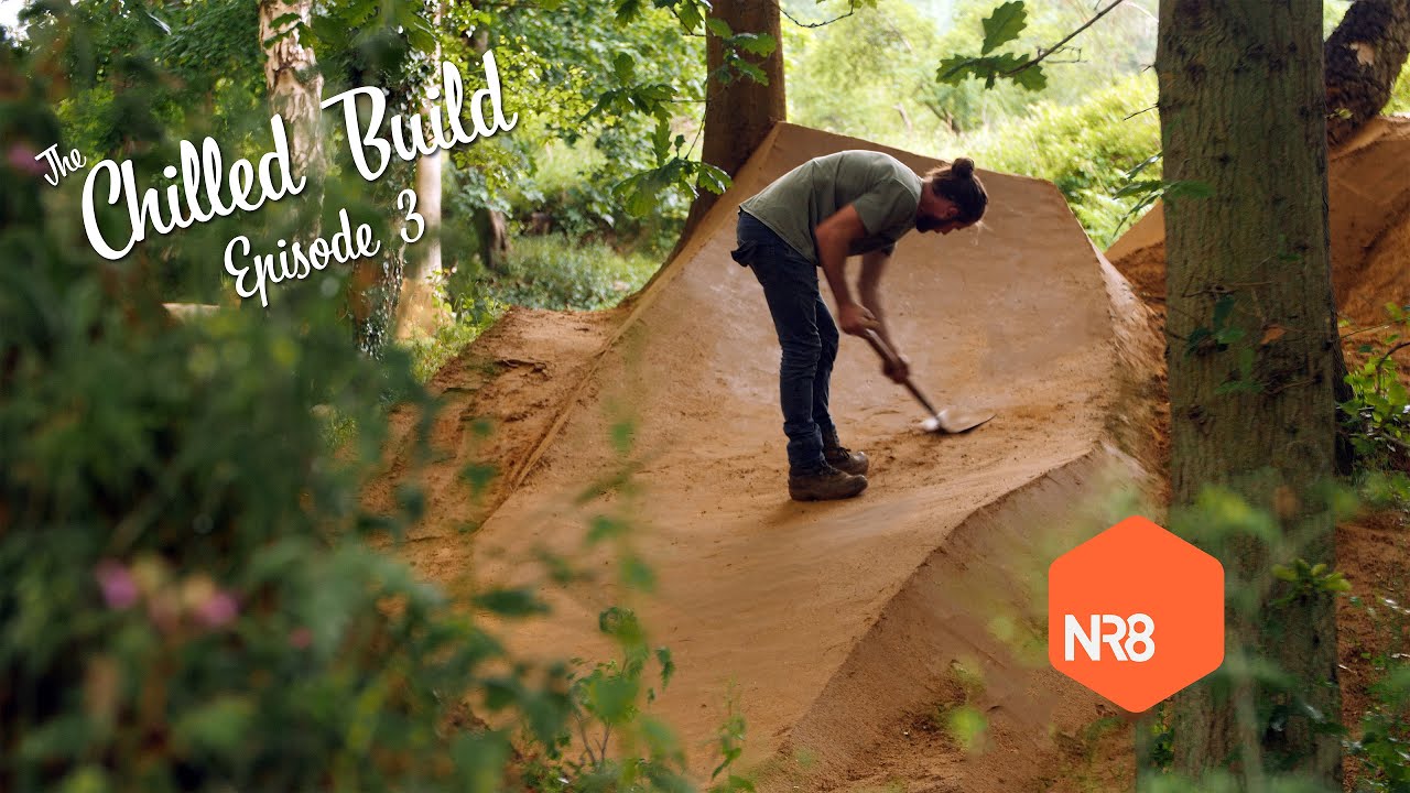 Chilled Build ep.3 - WEIRD new trails feature, new dirt jump timelapse, sunny laps & dogscrubs