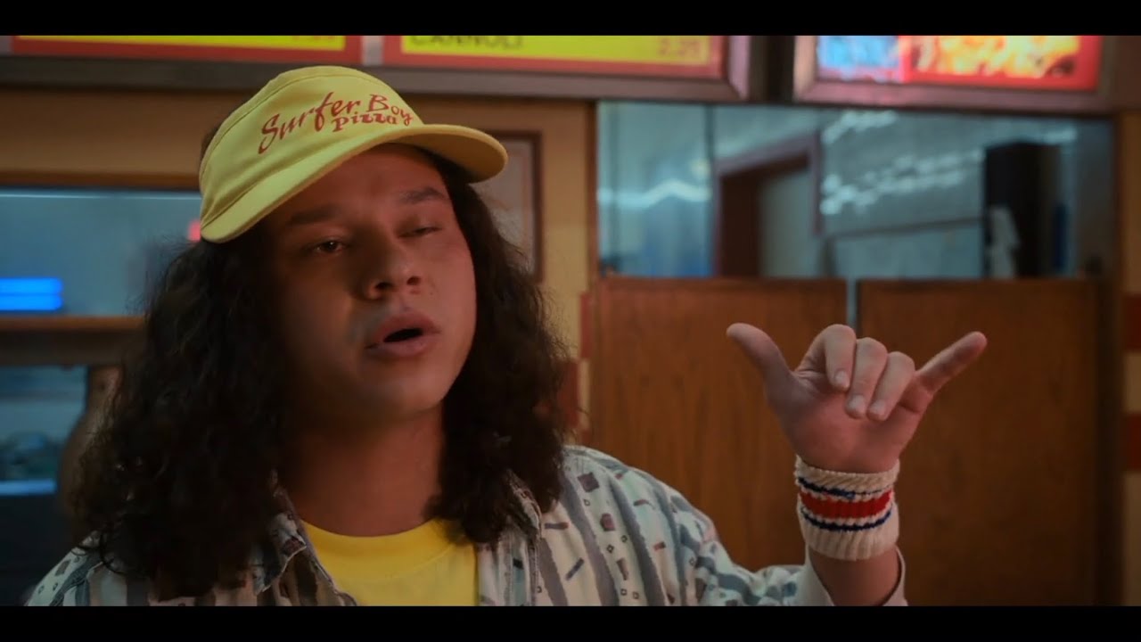 Argyle finds salt bath for Eleven scene - Stranger Things season 4 episode 9