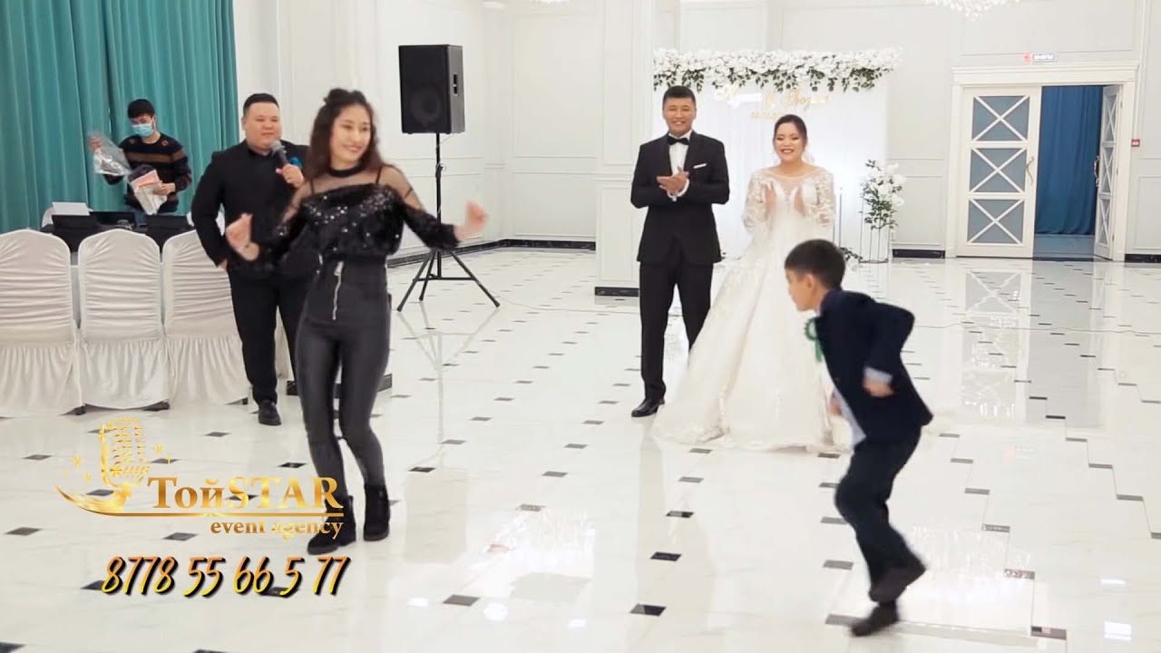 Кішкентай құда бала құдашаны биімен ұялтып тастады. Dance battle at the wedding
