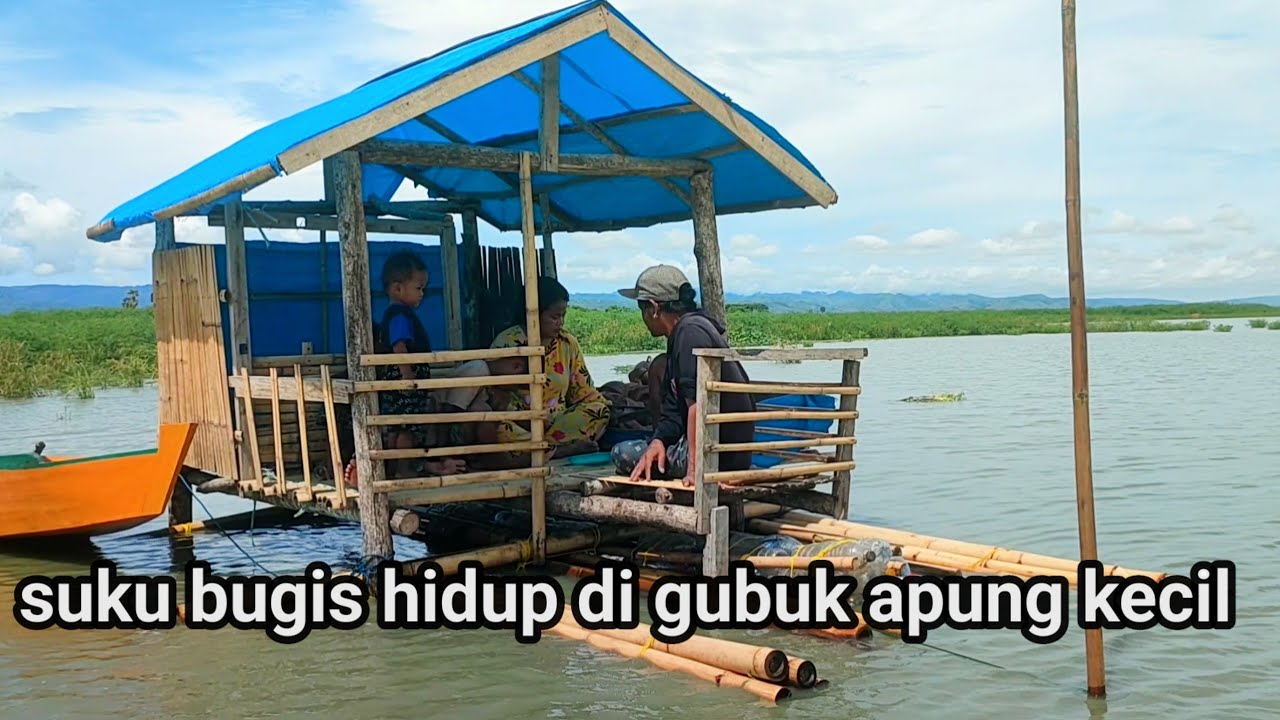 HIDUP SEKELUARGA DI GUBUK APUNG HASIL PERANGKAP CUKUP MEMUASKAN DI DANAU TEMPE