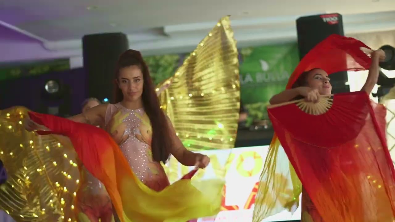 Ballerine/i ragazze/i immagine con abiti rilevane il fuoco per qualsiasi evento