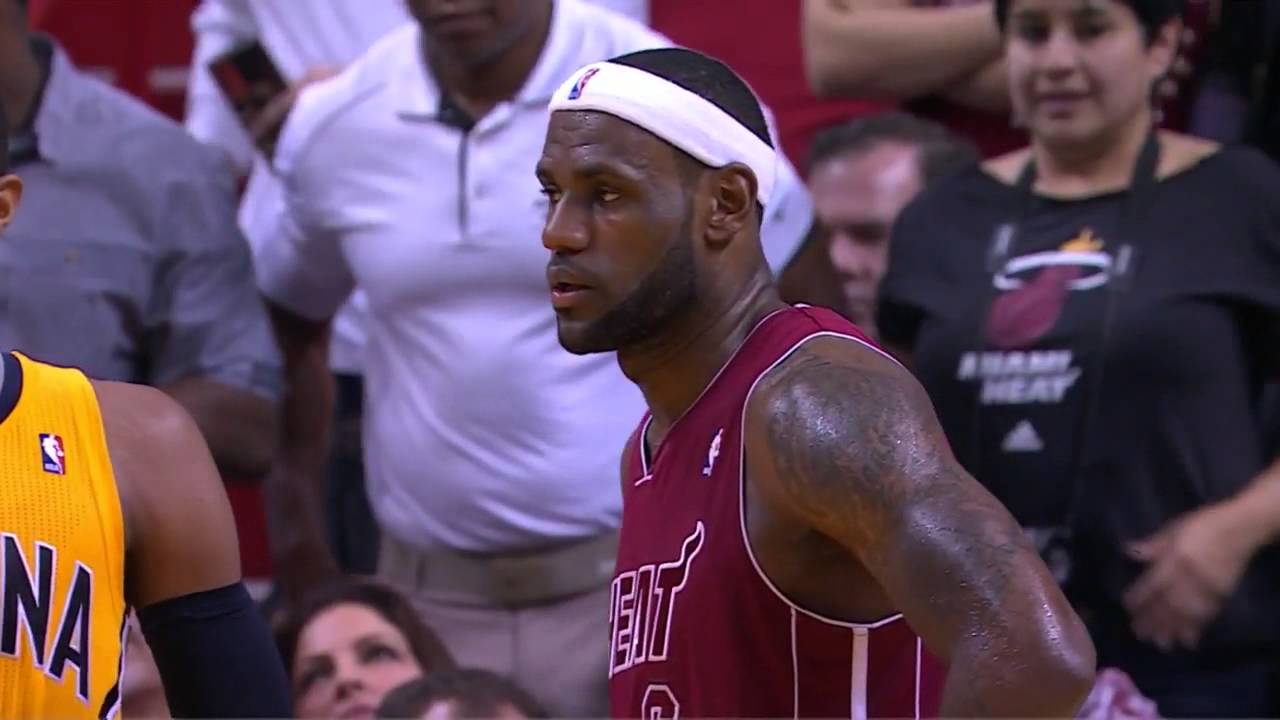 LeBron James Apologizes to Mario Chalmers after yelling at him (2013.12.18)