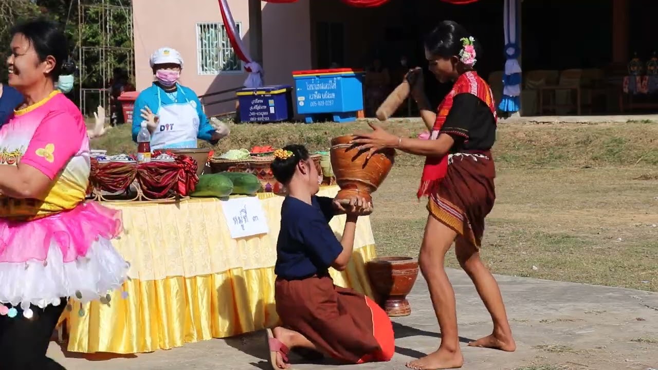 แข่งขันตำส้มตำลีลา รอบชิงชนะเลิศ ในงานประเพณีบุญเดือนสามตำบลทุ่งไชย