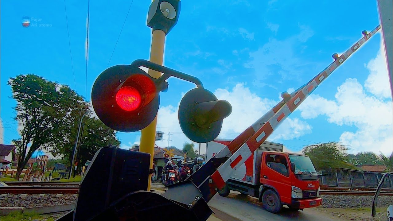 [Railroad Crossing Indonesia] Perlintasan kereta buatan Indonesia - Brumbung, Demak