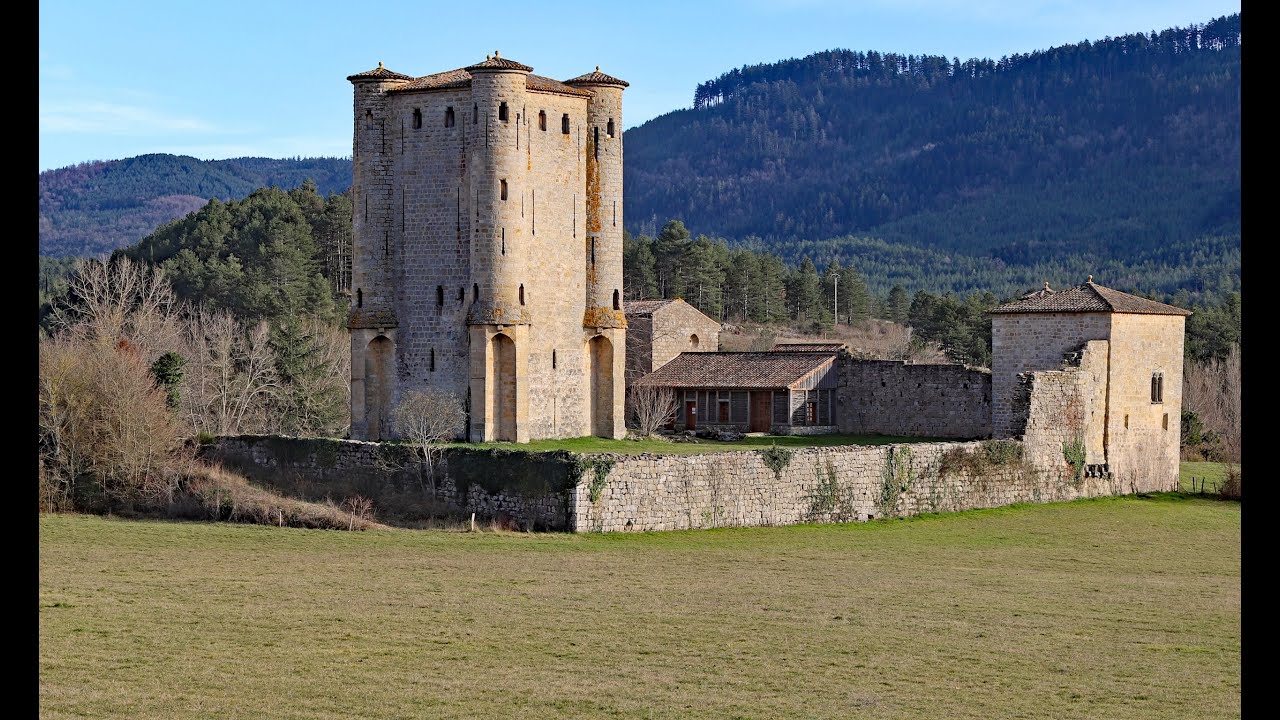 Le donjon d'Arques. Une curiosité à voir en Occitanie, dans le département de l'Aude.