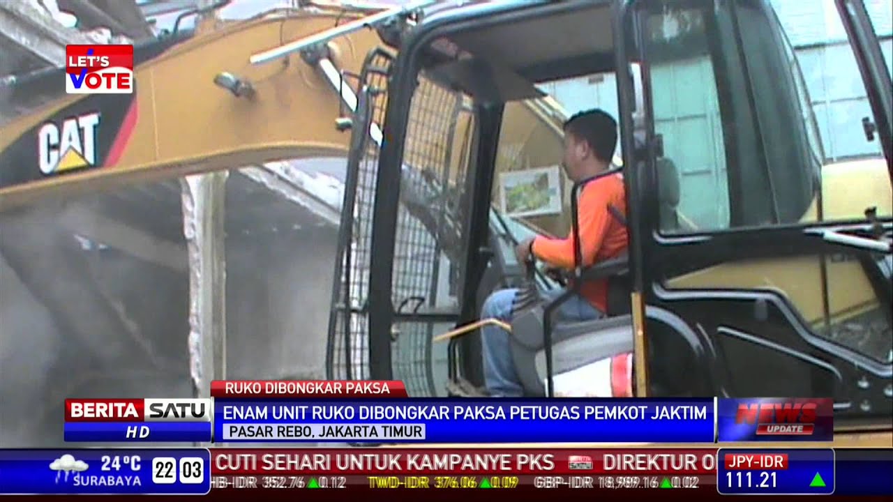 6 Ruko di Pasar Rebo Dibongkar