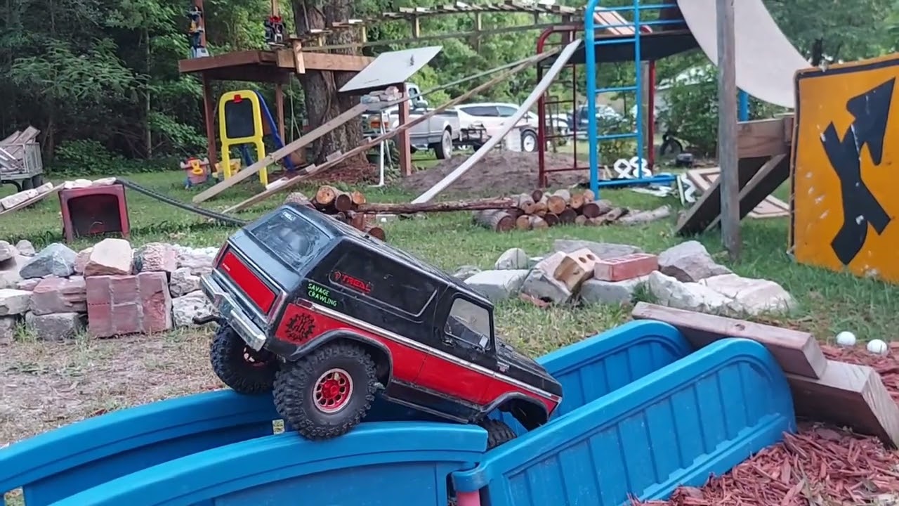 Testing out a Holmes hobbies 21t trailmaster 550 can motor in my TRX4 Bronco
