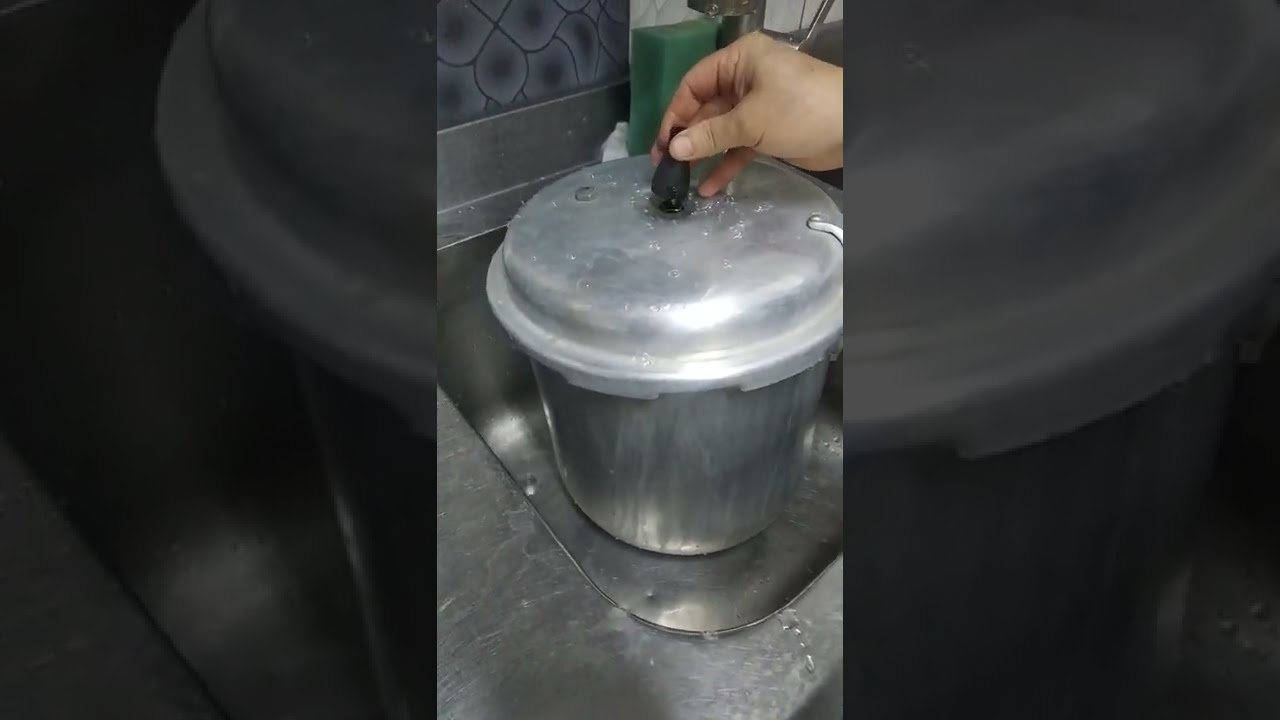 aleminyum düdüklü tencere  kullanımı. kapak kapatma. nasıl yemek pisirilir.. havasi nasıl alınır.