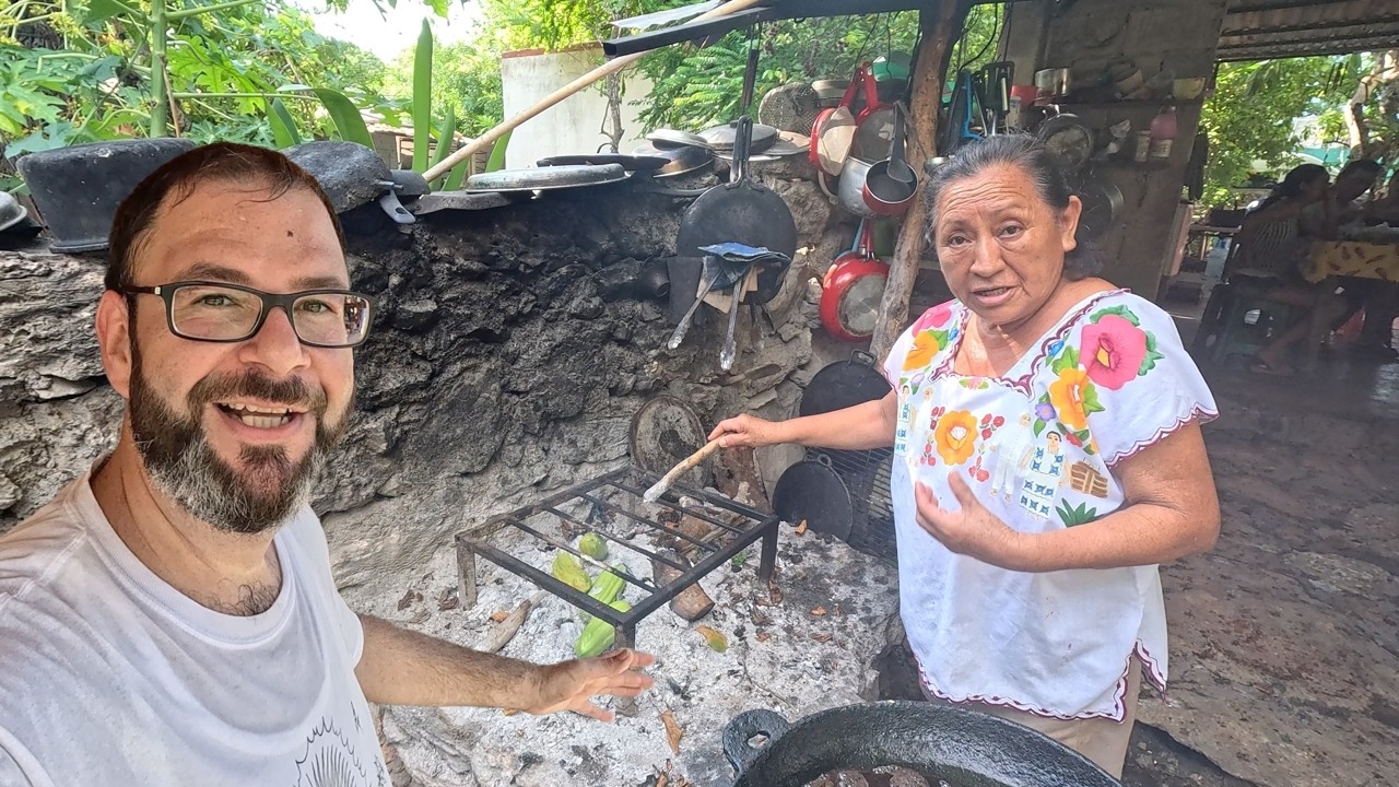 How A Typical Family Lives in Yucatan Mexico 🇲🇽 Helping Out Families Living in Merida Yucatan Mexico