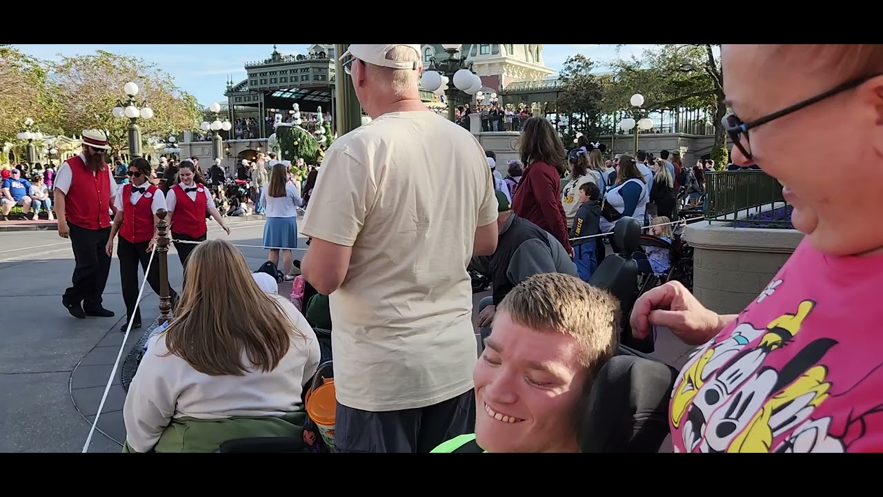 Sam at Magic Kingdom parade, Goofy says hi, @ Disney World @onthatnote