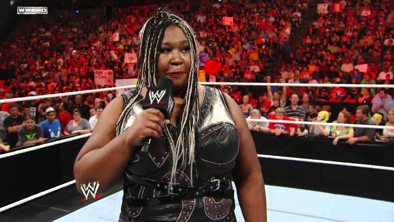 Raw: Харма раскрывает свою беременность
