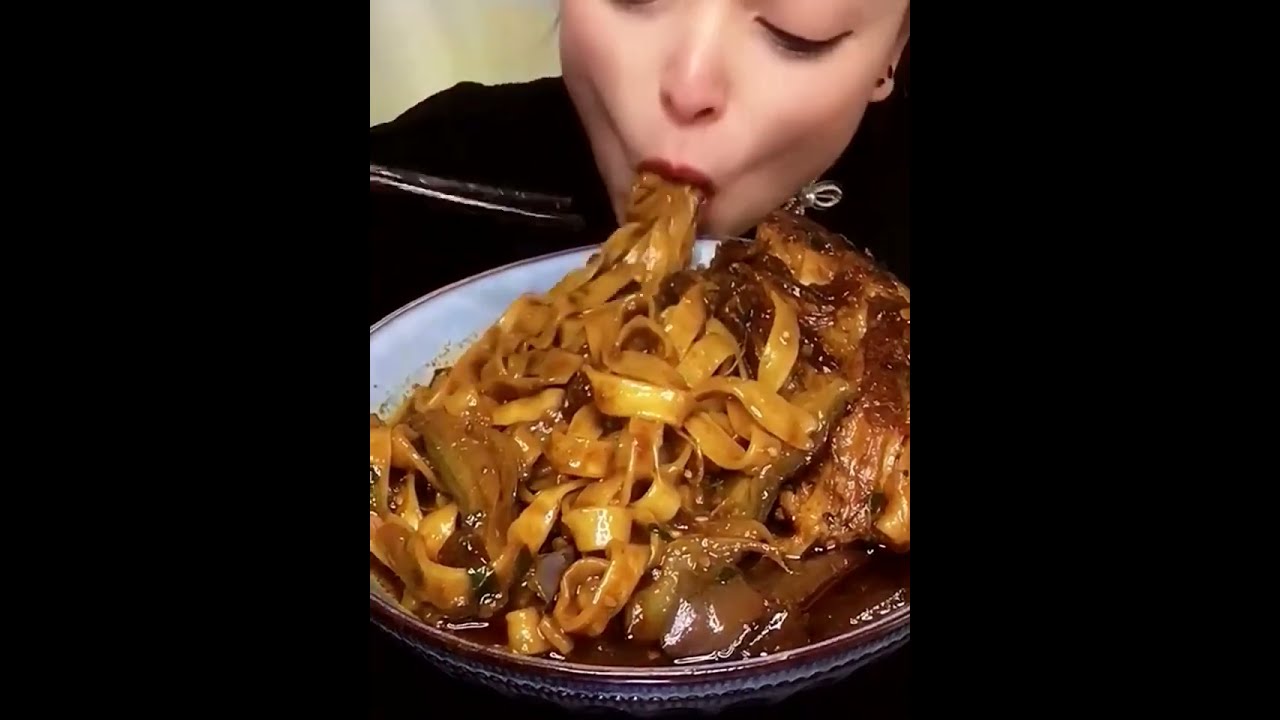 Eating Braised Pork, Braised eggplant noodles, Home cooked food
