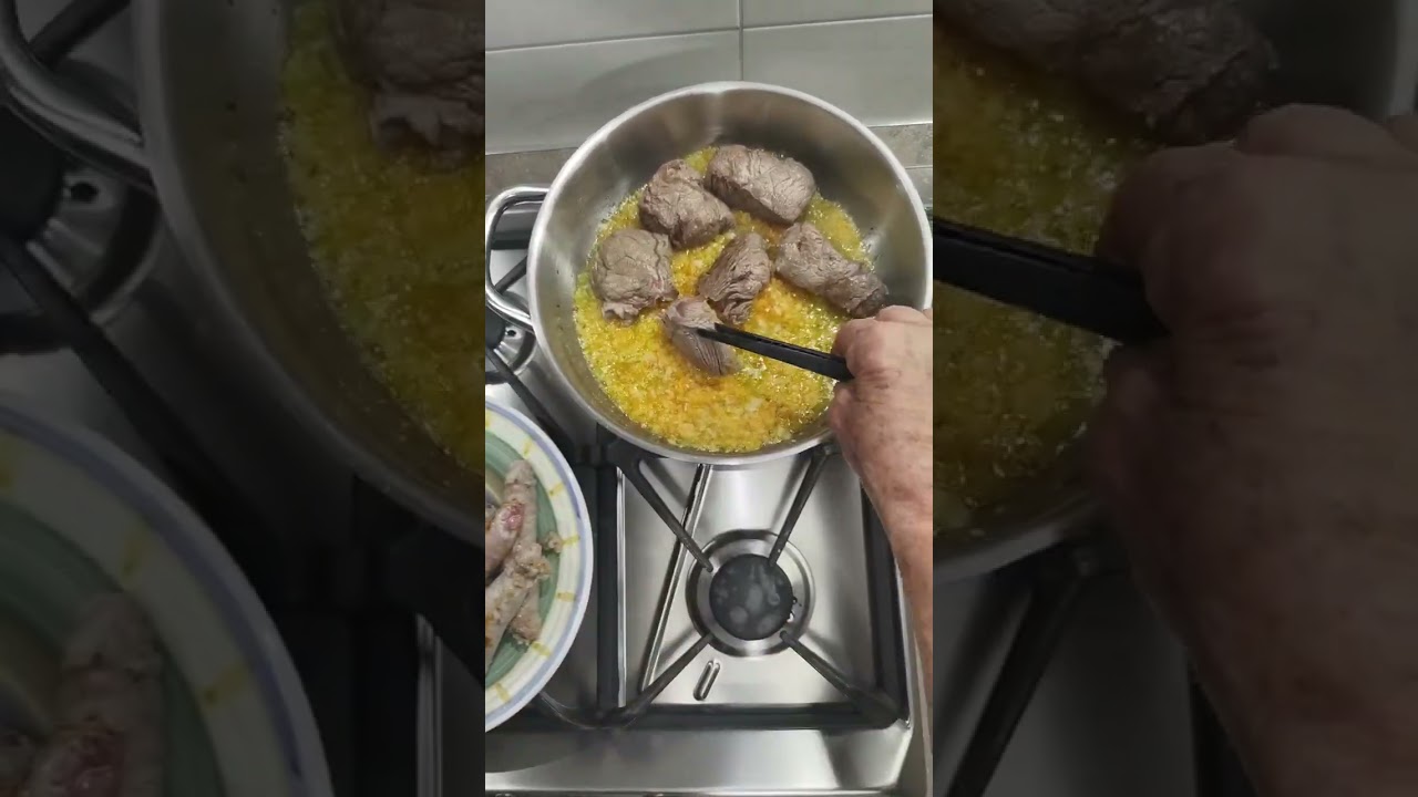 Maccheroni al ferretto e sugo alla siciliana preparati in diretta