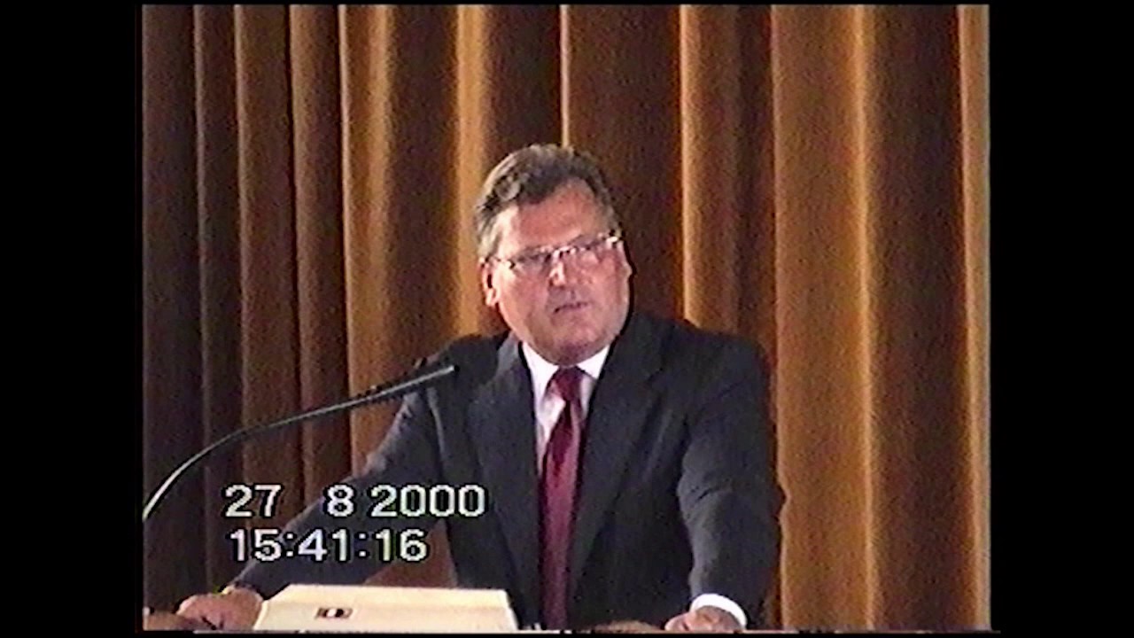 Aleksander Kwaśniewski w Krośnie (27.08.2000)