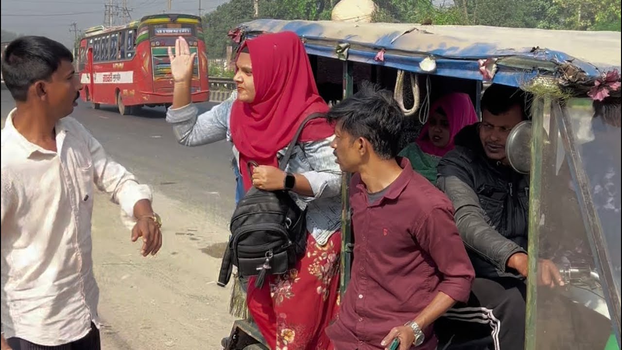 ভরা গাড়িতে বড় ভাই মেয়েটির পাশে জোর করে বসতে চাইলো অতঃপর