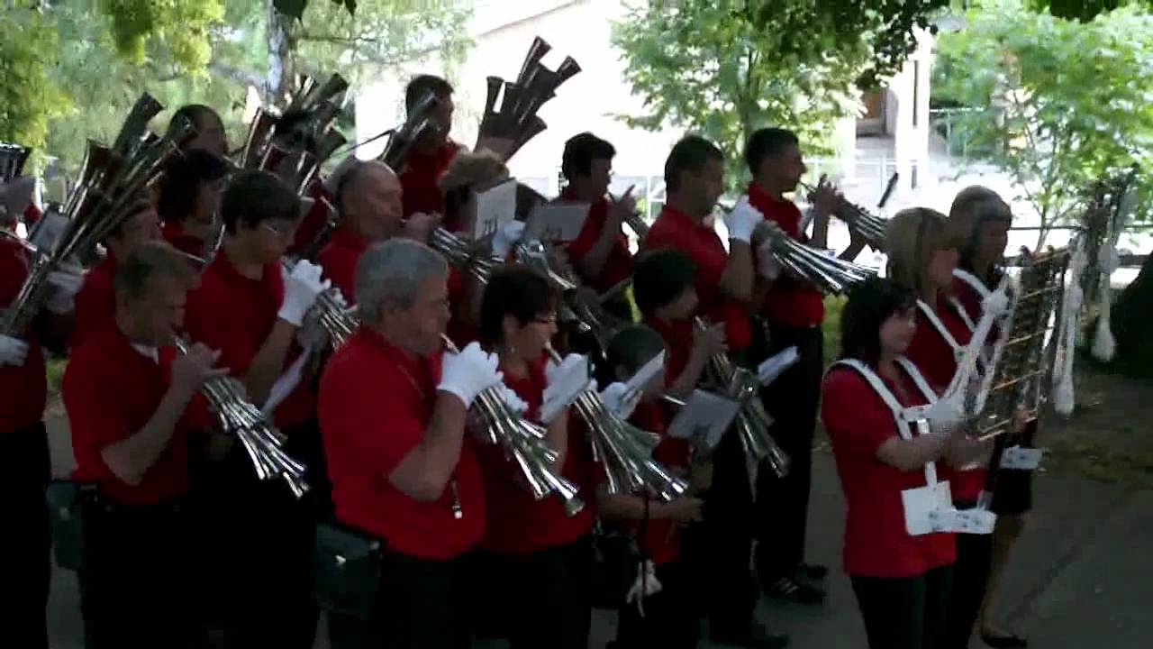 Schalmeienkapelle Pretzsch spielt in Waldau auf