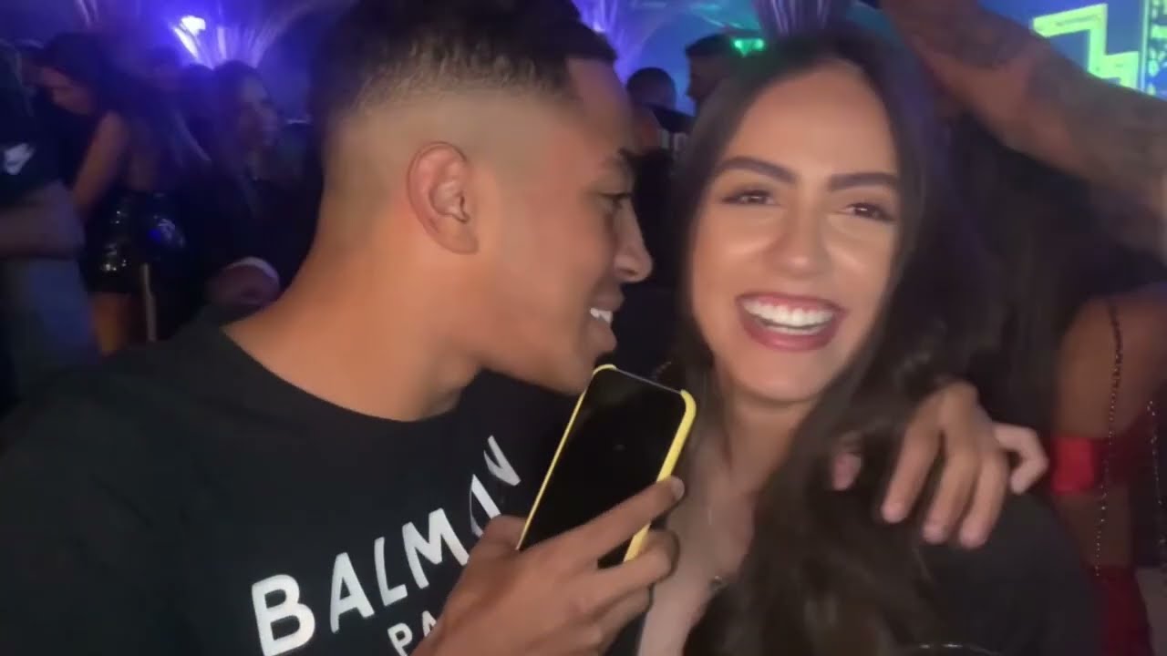 BEIJANDO DESCONHECIDAS NO CHALEZINHO BH
