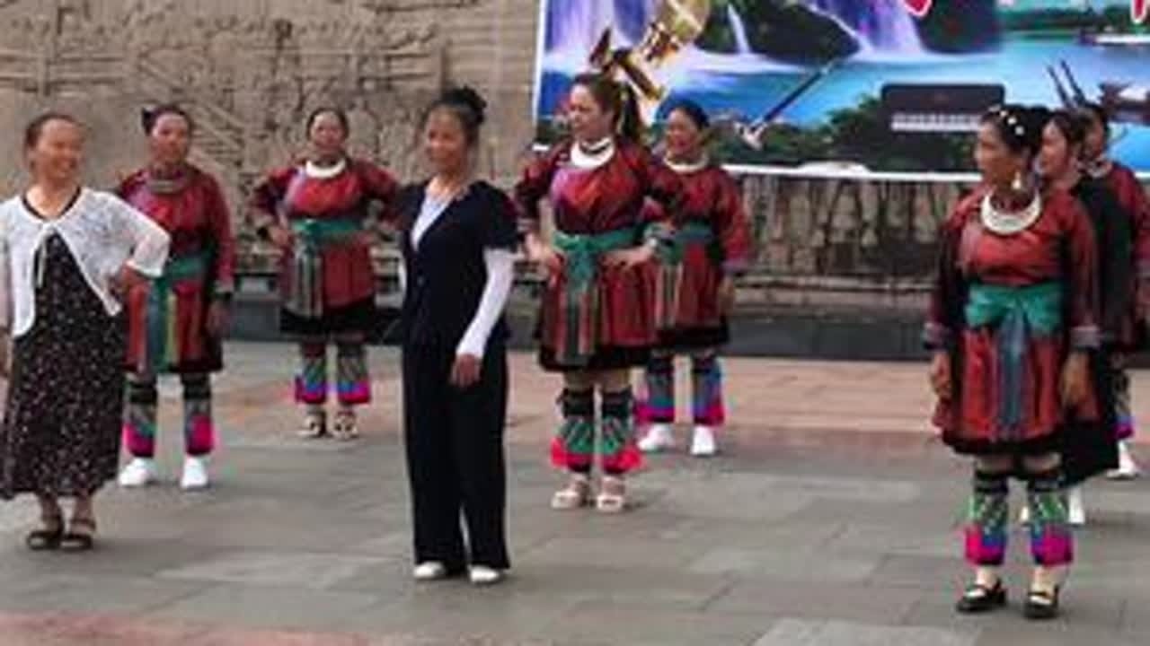 #走进新时代 #少数民族服饰 #记录我们的民族风俗文化 #怎么高兴怎么玩