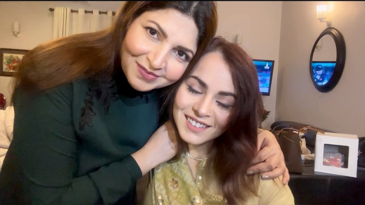 MAMA DOES MY MAKEUP 💄😍