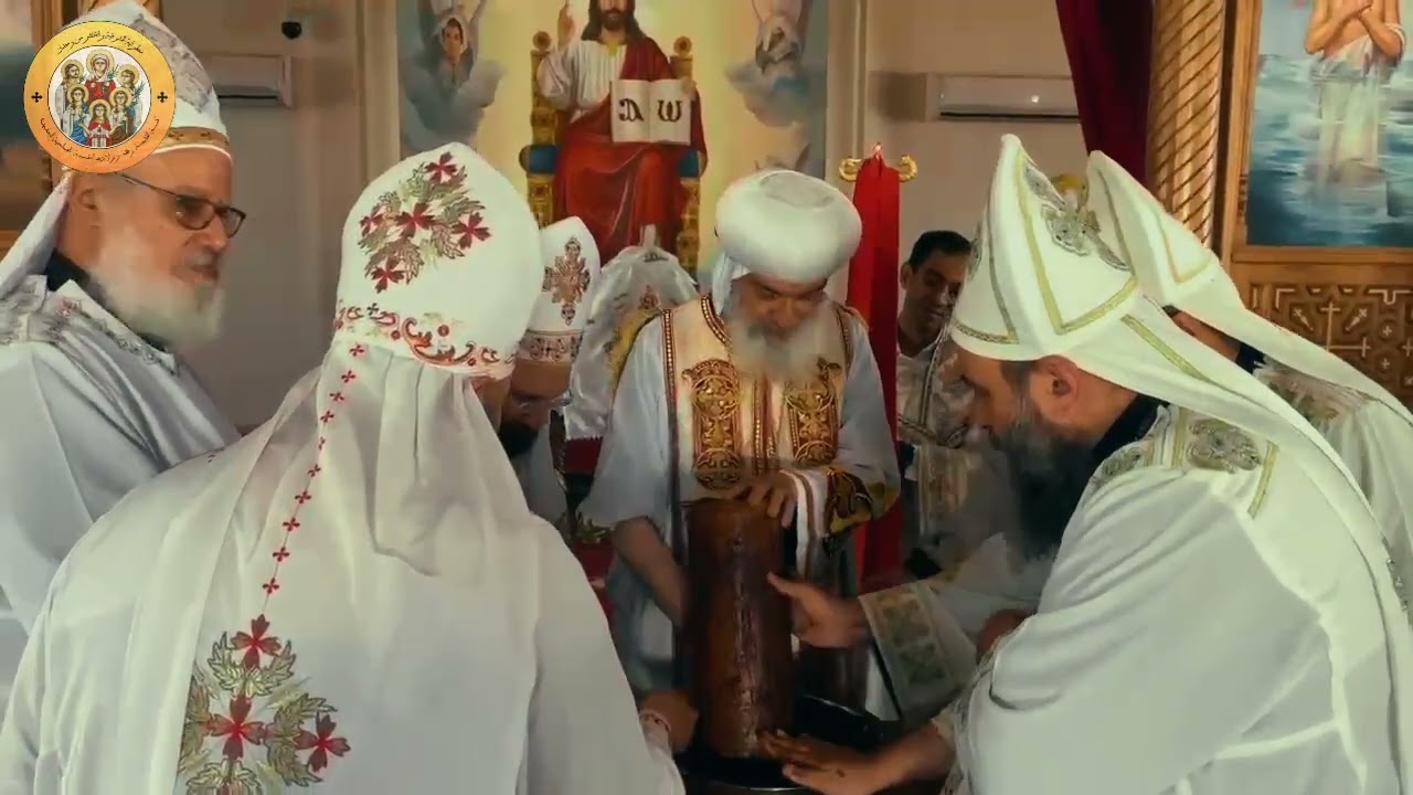 تطيب جسد القديسة رفقة واولادها الخمسة بيد صاحب النيافة الحبر الجليل الانبا مقار ولفيف من الاباء 🤍✨