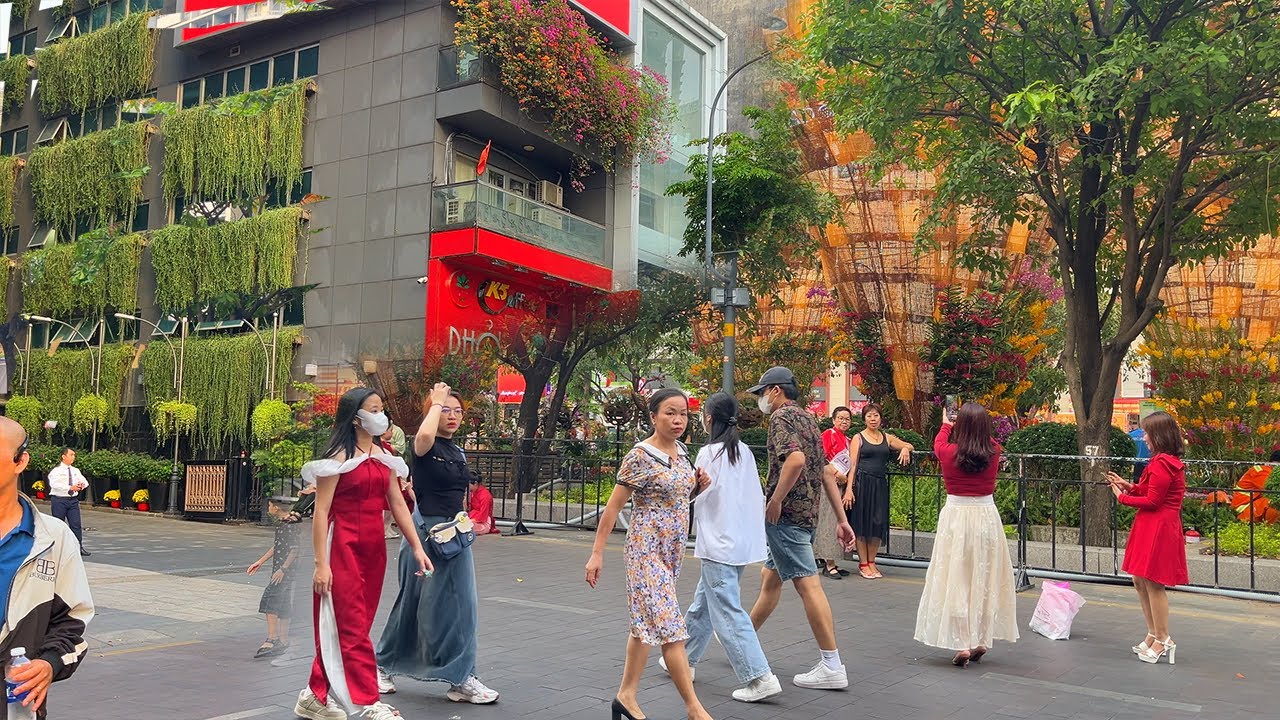Exploring The Ultimate Walking Tour in Ho Chi Minh City! - Vietnam Travel Vlog
