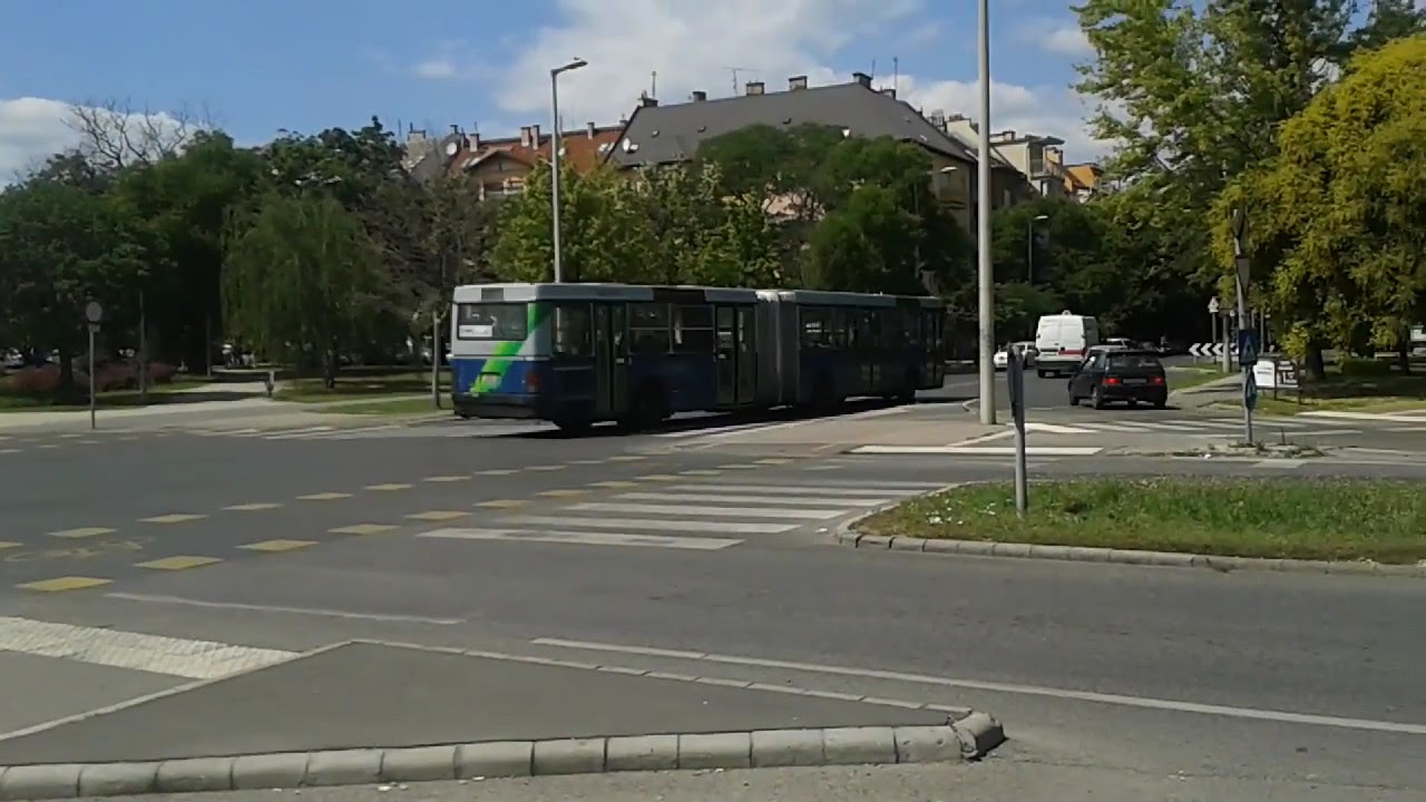 Ikarus 435.06 BPI-147 kanyarodik