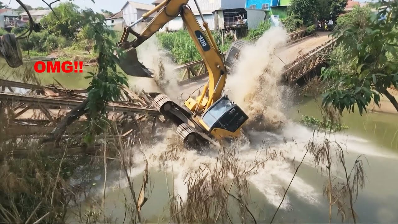 WOW!! Unexpected 😱 Bridge Suddenly Collapses&mdash; Scary Moment! Recovery Operation