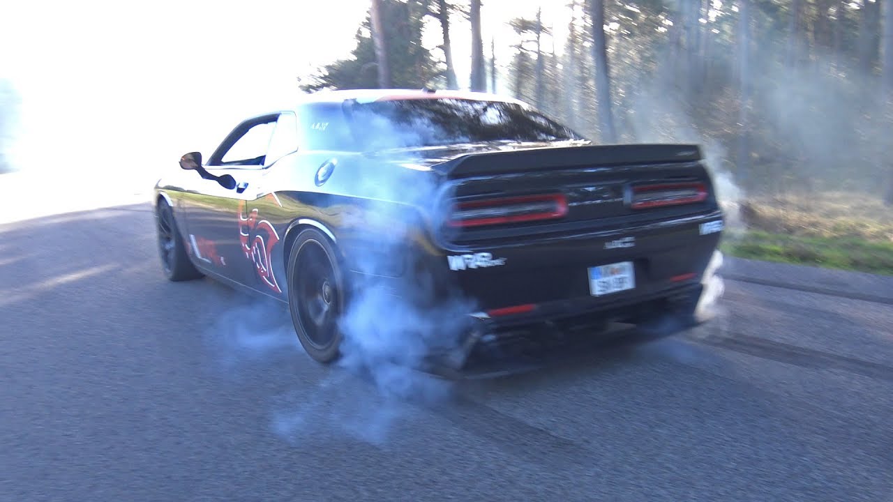 Dodge Challenger SRT 8 Hellcat - Massive Burnouts!
