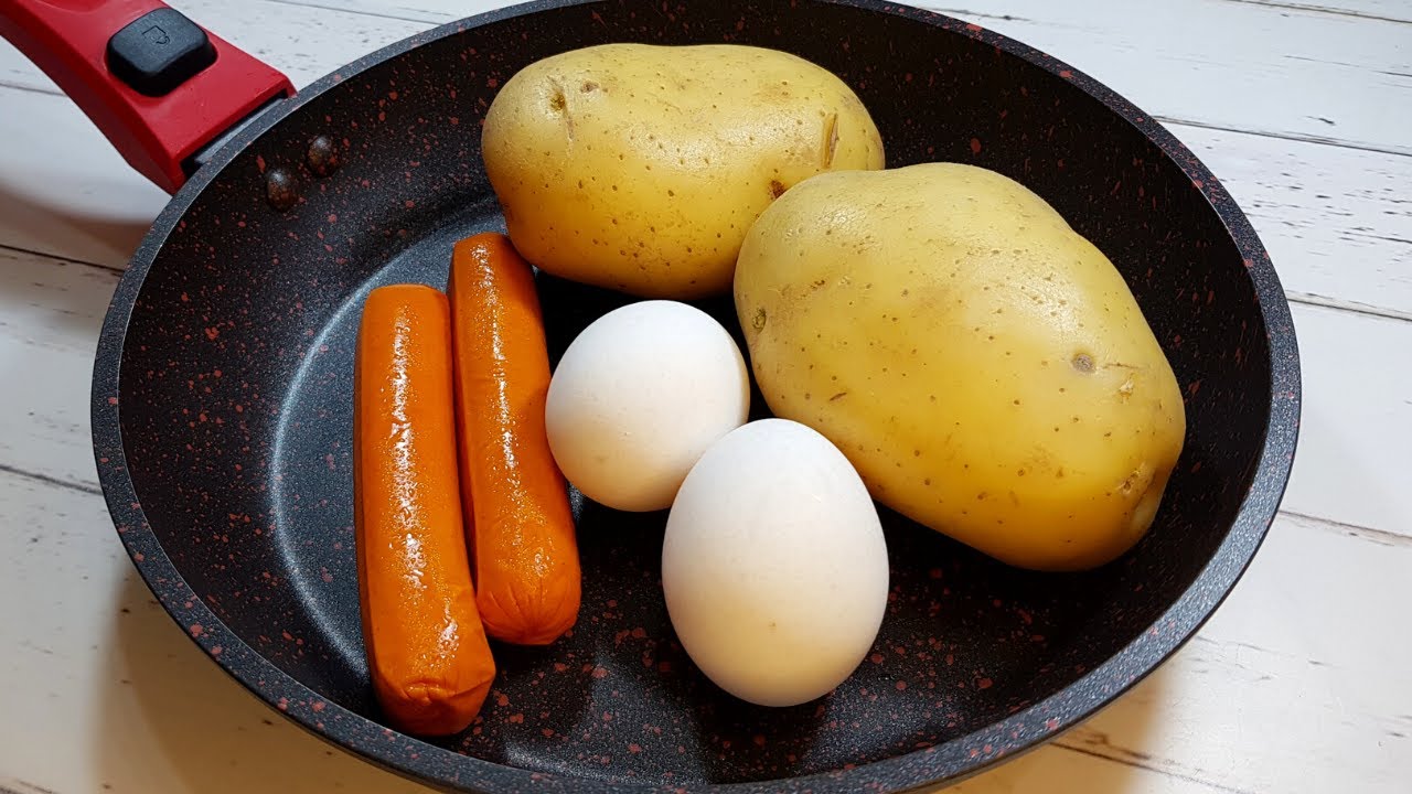 Если у вас есть 2 картофелины, 2 яйца и 2 сосиски, приготовьте этот вкусный рецепт для всей семьи.